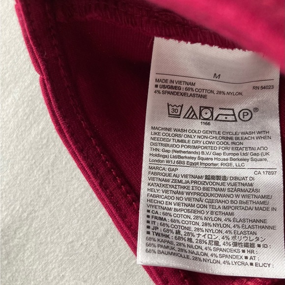 GAP - cranberry red mini skirt with flare - Picture 4 of 4